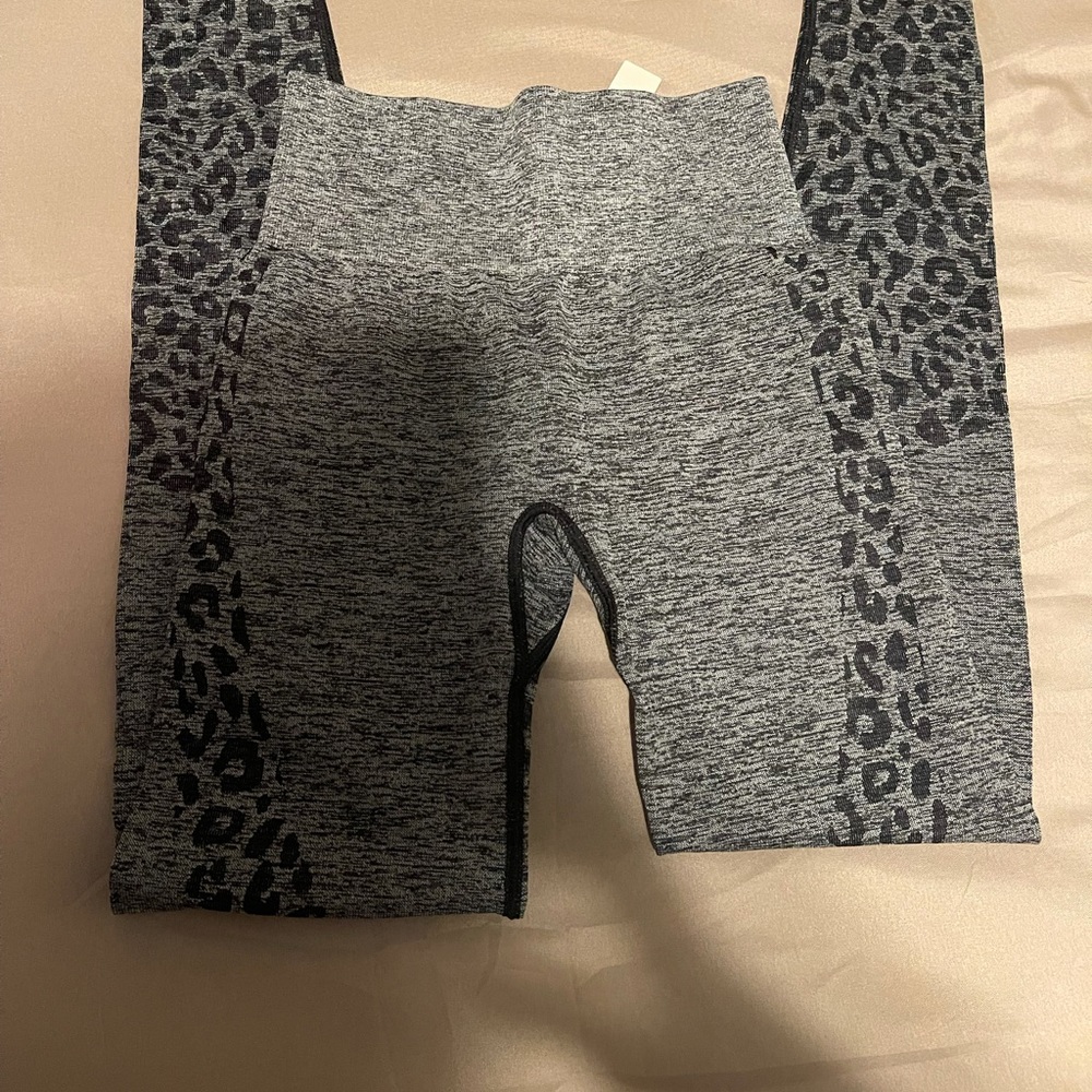 Brand new pink leggings